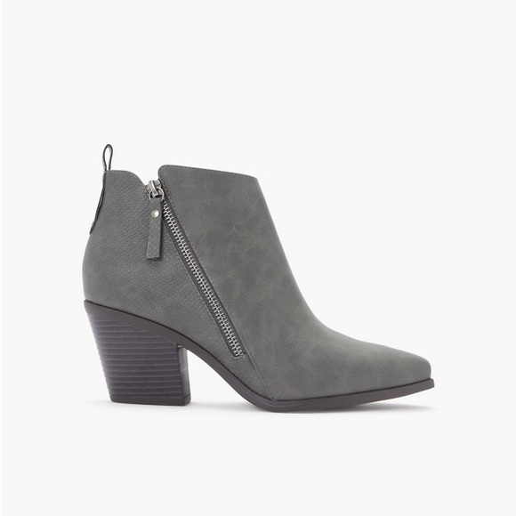 NWOT! JustFab Carlee Gray Booties in Size 10 Wide - Picture 2 of 9